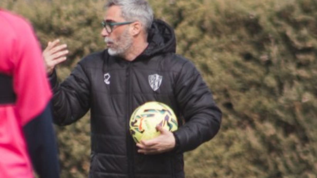 Jon Pérez Bolo en la previa del partido de la SD Huesca con el Albacete