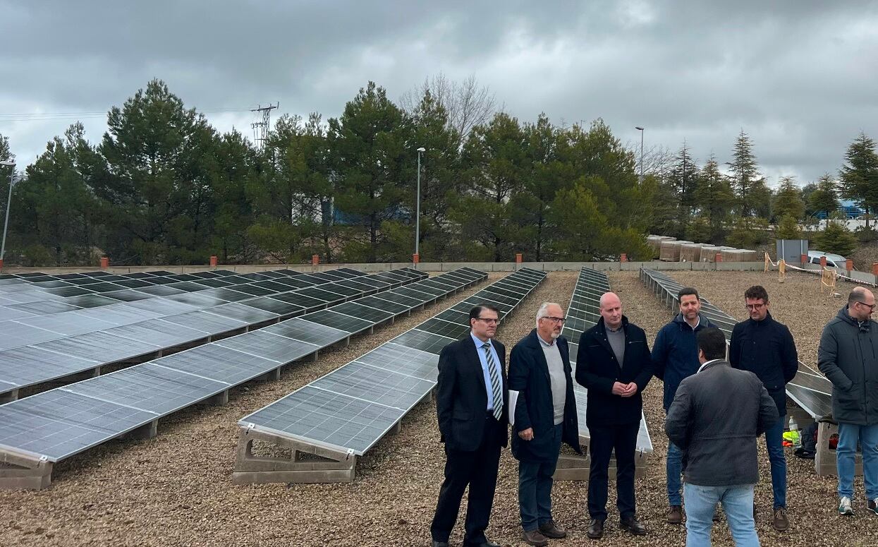 Visita a las obras de instalación de placas fotovoltaicas.