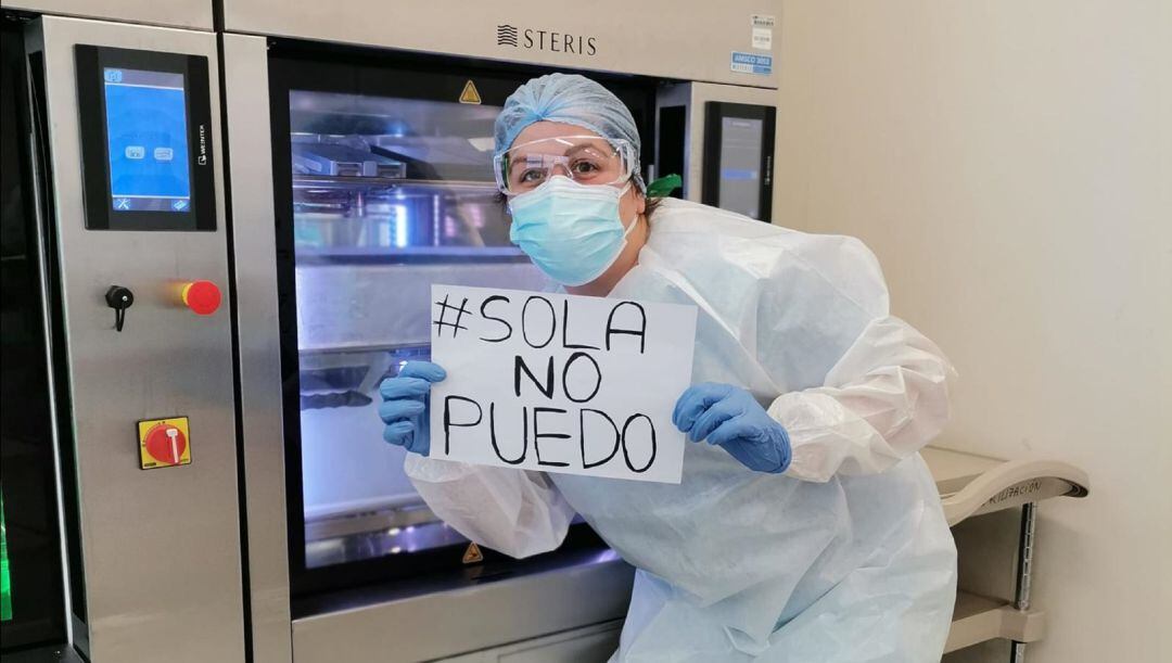 Los propios trabajadores sanitarios del hospital fuenlabreño han tomado esta iniciativa para reclamar la ayuda ciudadana para parar la tercera ola.