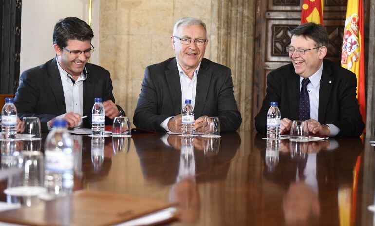 Jorge Rodríguez, Joan Ribó y Ximo Puig, en la firma del protocolo que firmaron las administraciones para organizar la Davis