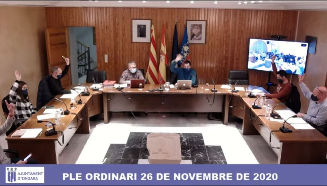 Momento del pleno de febrero del Ayuntamiento de Ondara.