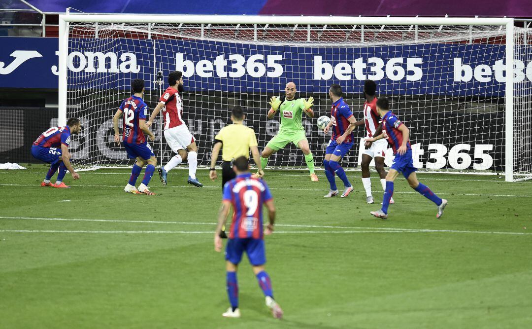 Asier Villalibre marca el segundo gol para el Athletic