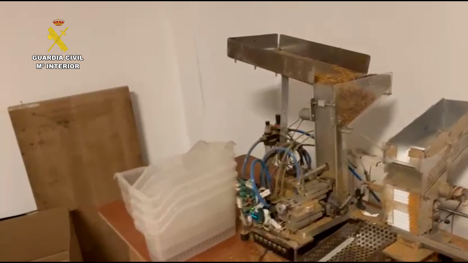 La Guardia Civil desmantela un taller clandestino de tabaco en Mancha Real