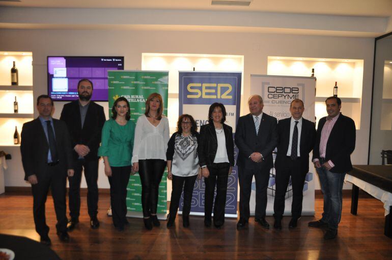 Los responsables de CEOE CEPYME y Caja Rural CLM acompañados del equipo de SER Cuenca