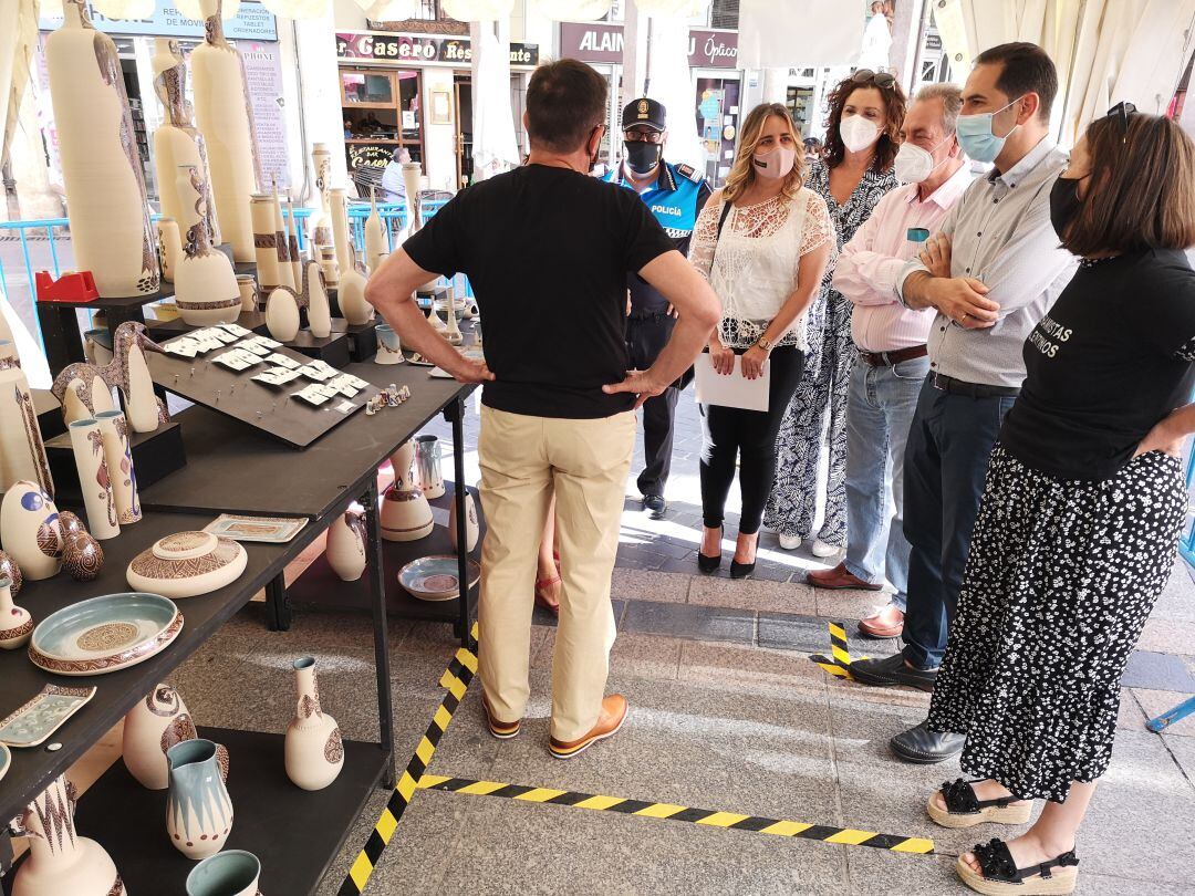 Las autoridades en la inauguración de la Muestra de Cerámica de Palencia