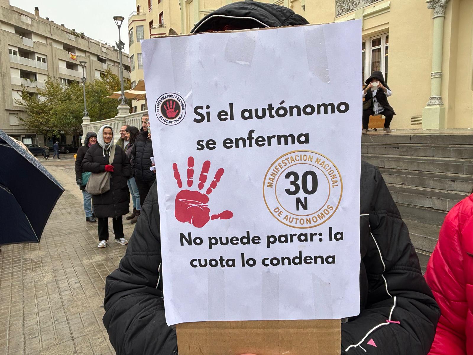 Carteles alusivos a la precaria situación de los autónomos