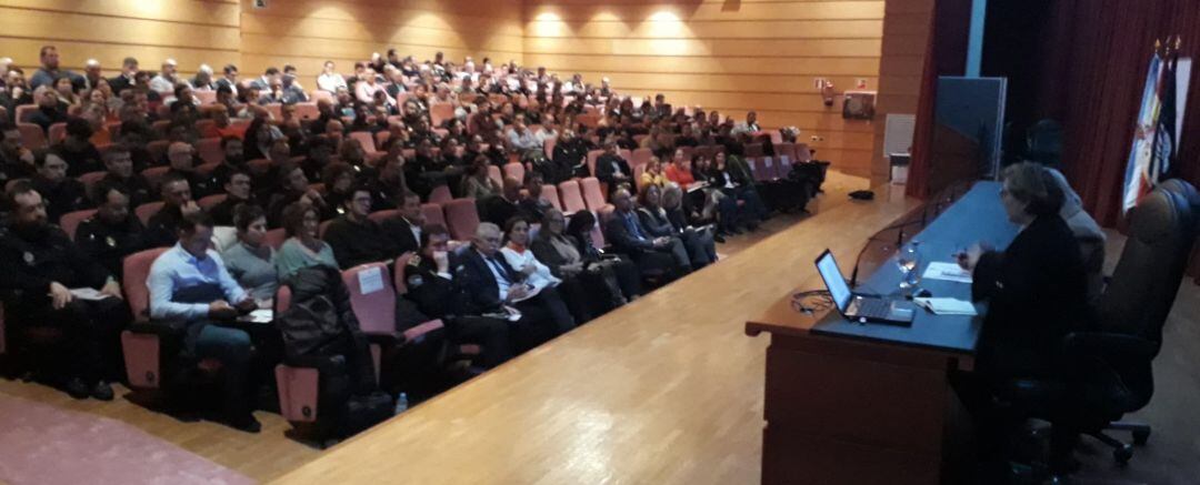 Con una charla sobre la valoración del riesgo de las víctimas de violencia de género, A Coruña