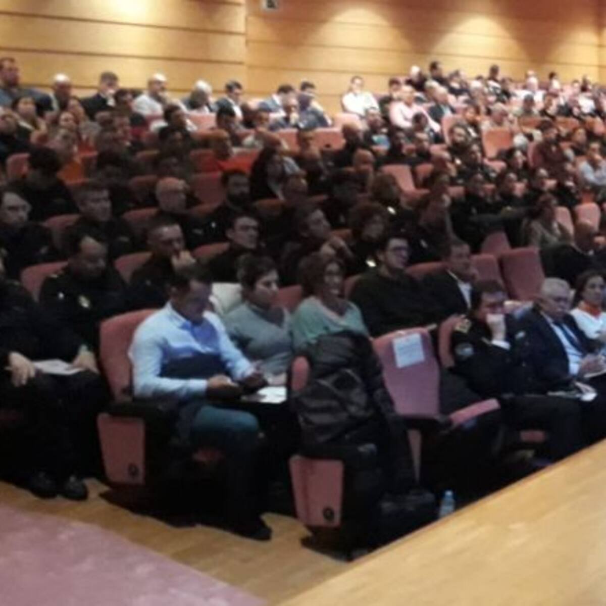 Losada a los policías: "Son el primer refugio y la última trinchera de las víctimas de violencia machista"