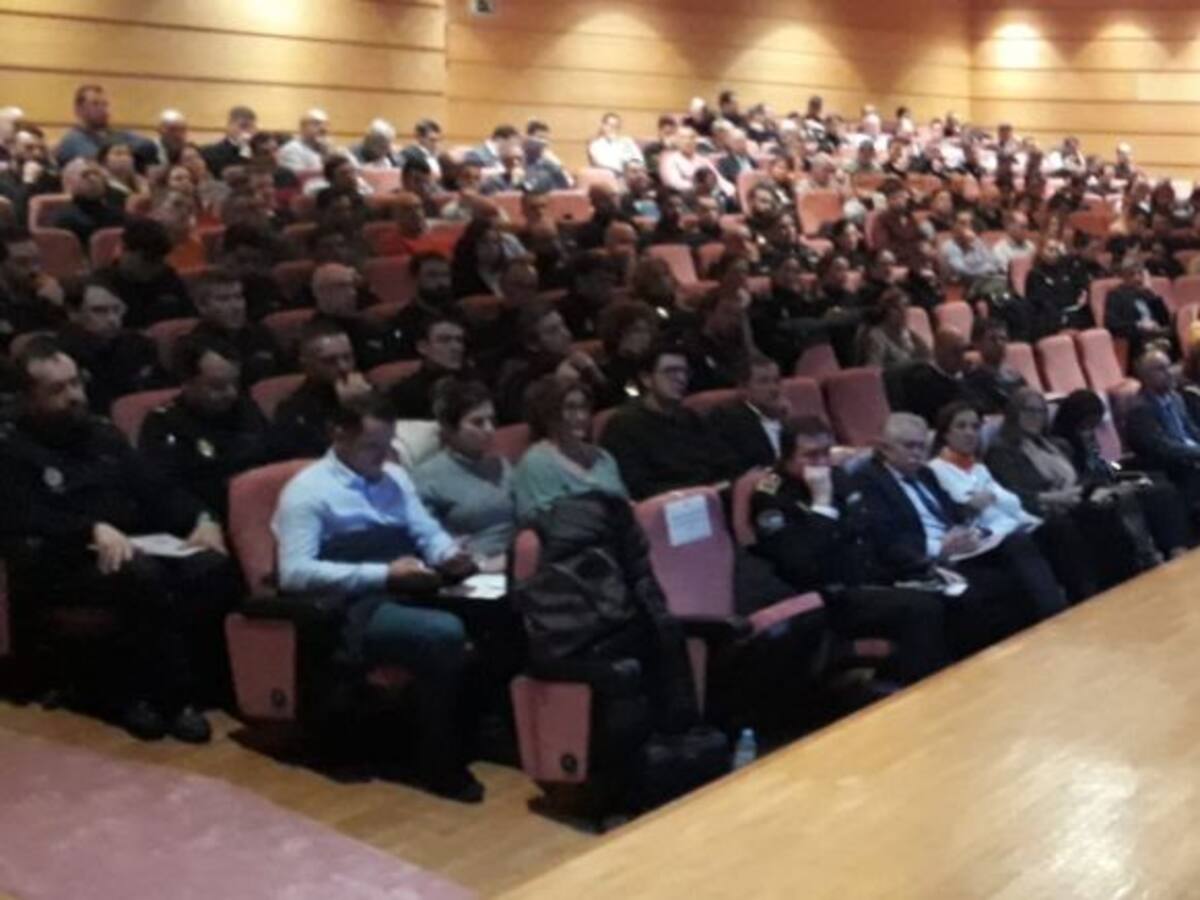 Losada a los policías: "Son el primer refugio y la última trinchera de las víctimas de violencia machista"