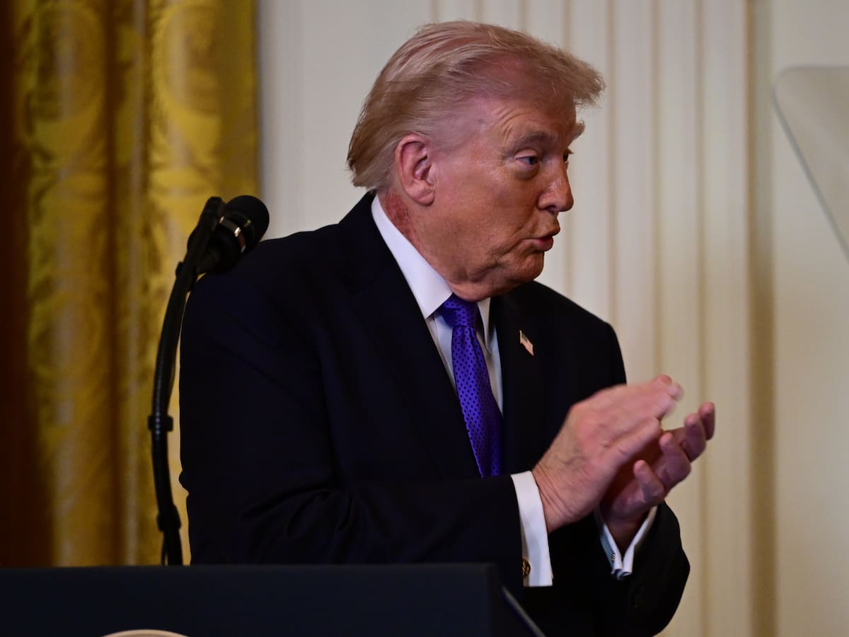 El detalle en el cuello de Trump del que se hacen eco las redes sociales