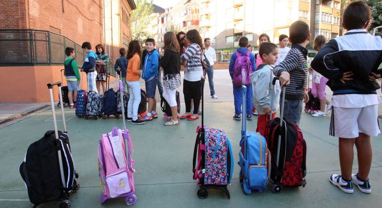 Alumnos de un colegio de Valladolid en el primer día del curso lectivo