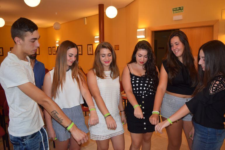 La Reina y Damas de La Seca y los Lagareros de Rueda con la pulsera ¡Tú decides!