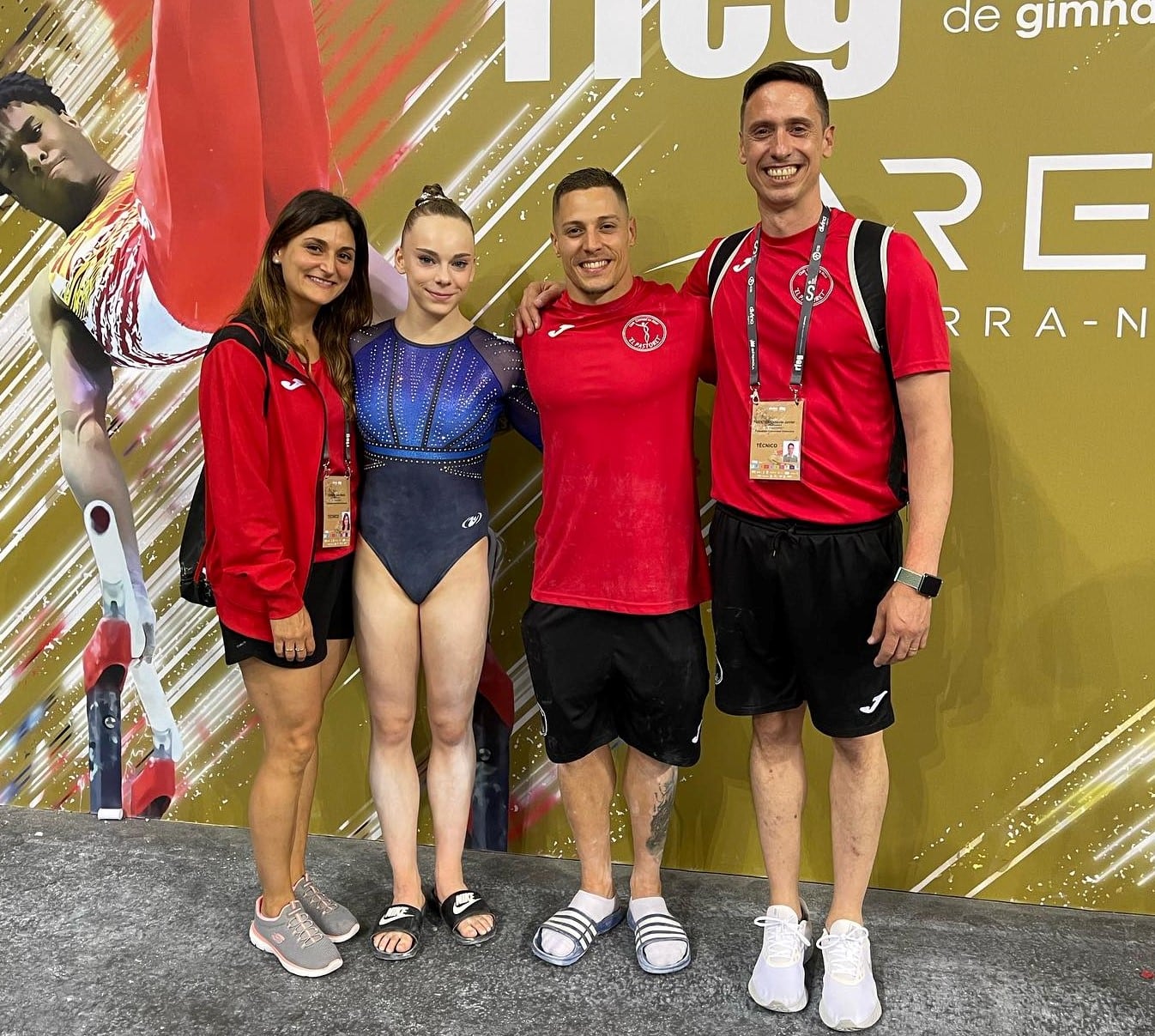 Laura Casabuena y Néstor Abad con sus entrenadores Lara García y Tavi Fuentes