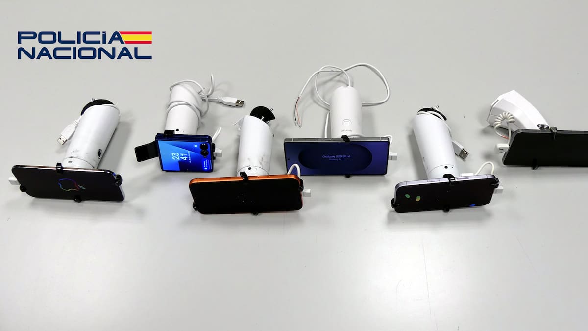 Detenidos tres jóvenes tras asaltar una tienda de móviles en Andújar