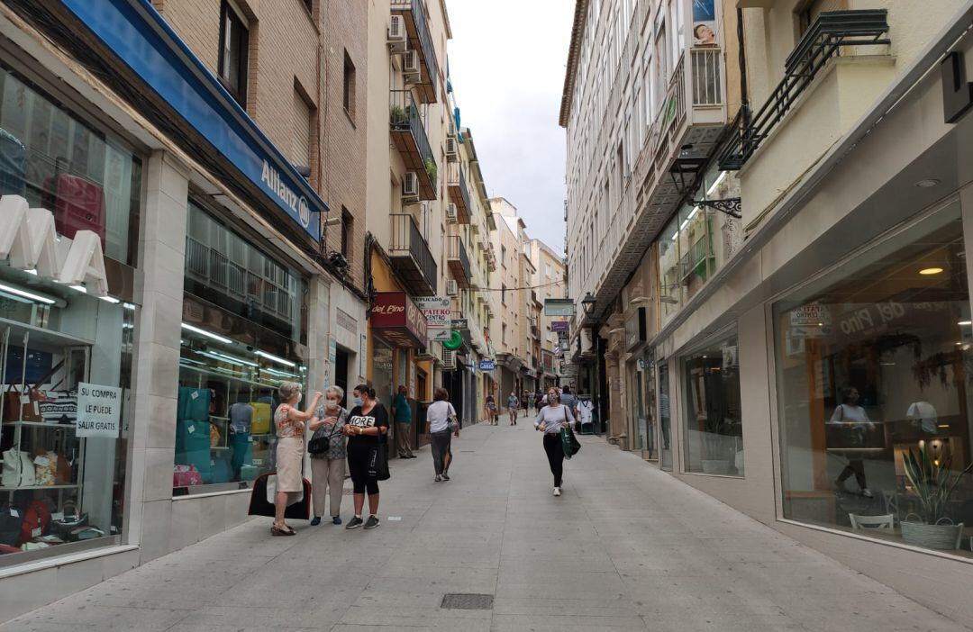 Calle Doctor Civera de la capital, una de las vías comerciales del centro de Jaén.