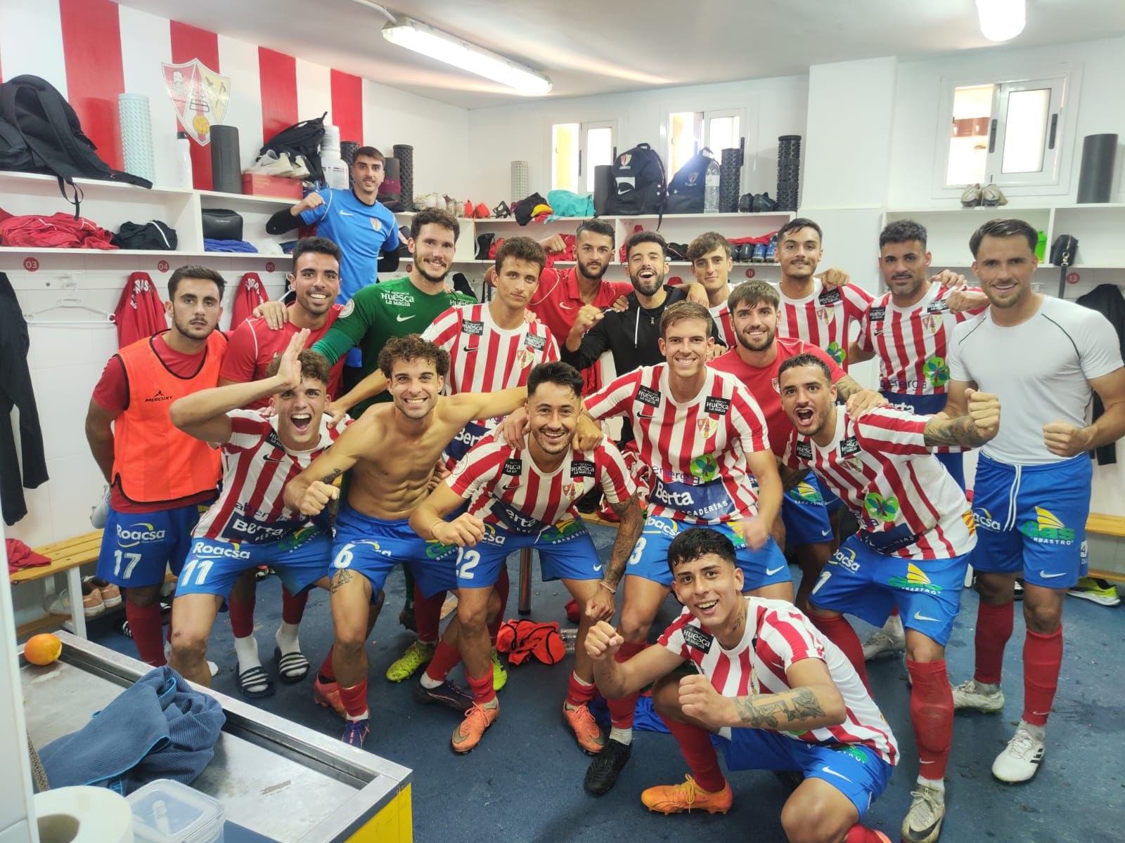 El vestuario del Barbastro celebrando la victoria ante el Teruel