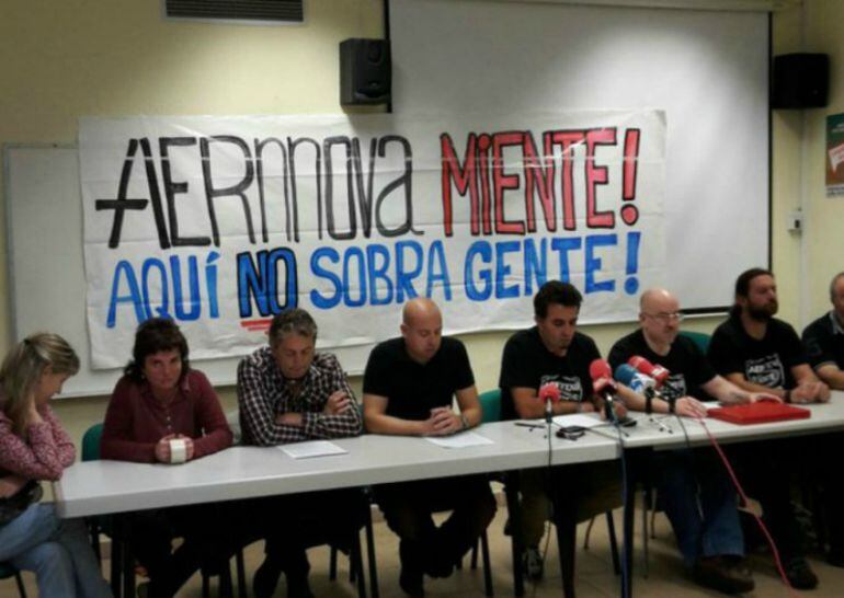 El comité de empresa de Aernnova durante una rueda de prensa en noviembre.