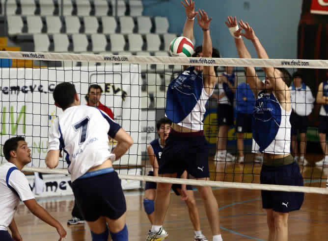 El equipo anfitrión venció en su primer partido del campeonato ante el C.V Alcalá A por 1 set a 2