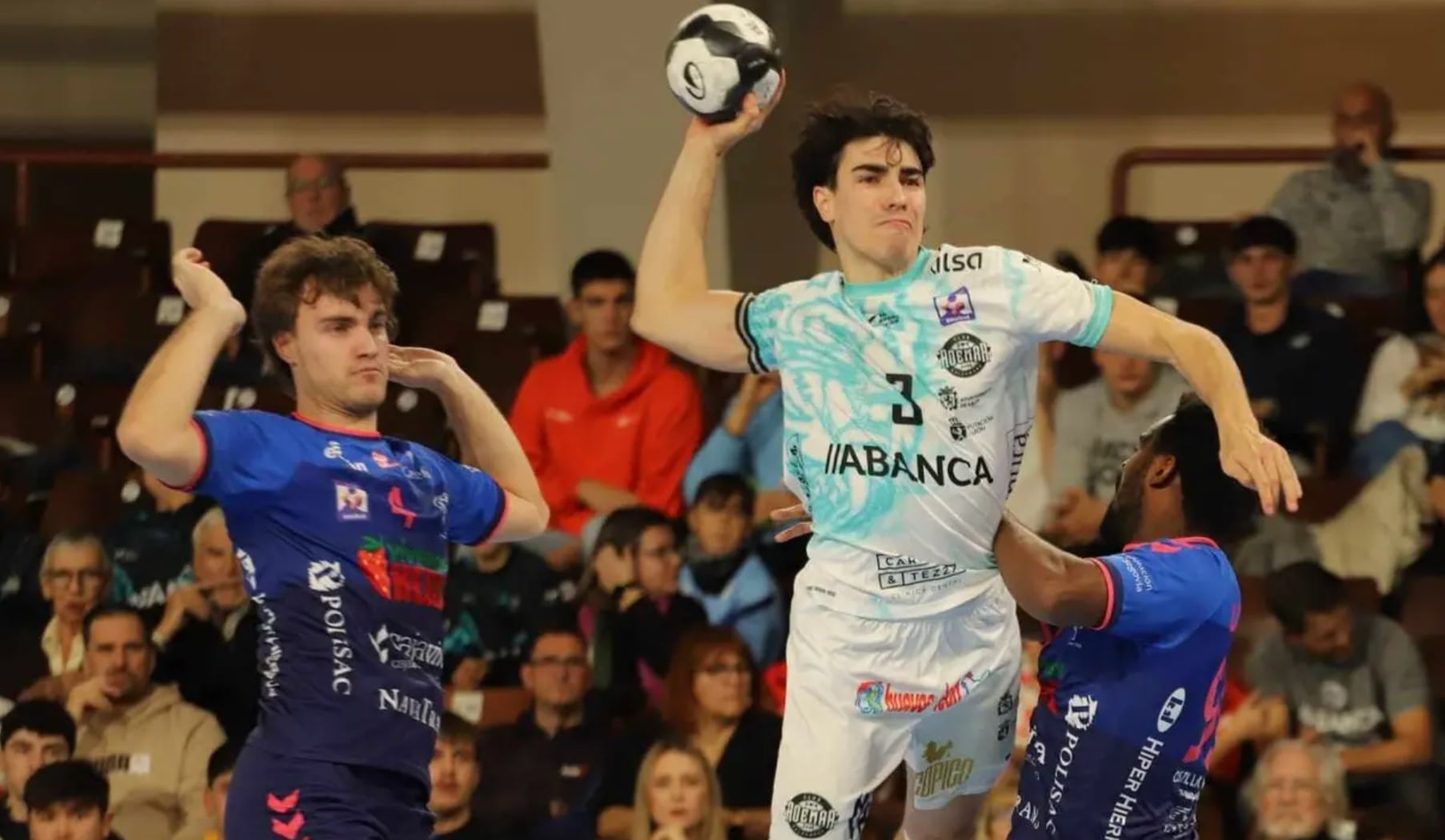 Miñambres lanza a portería.