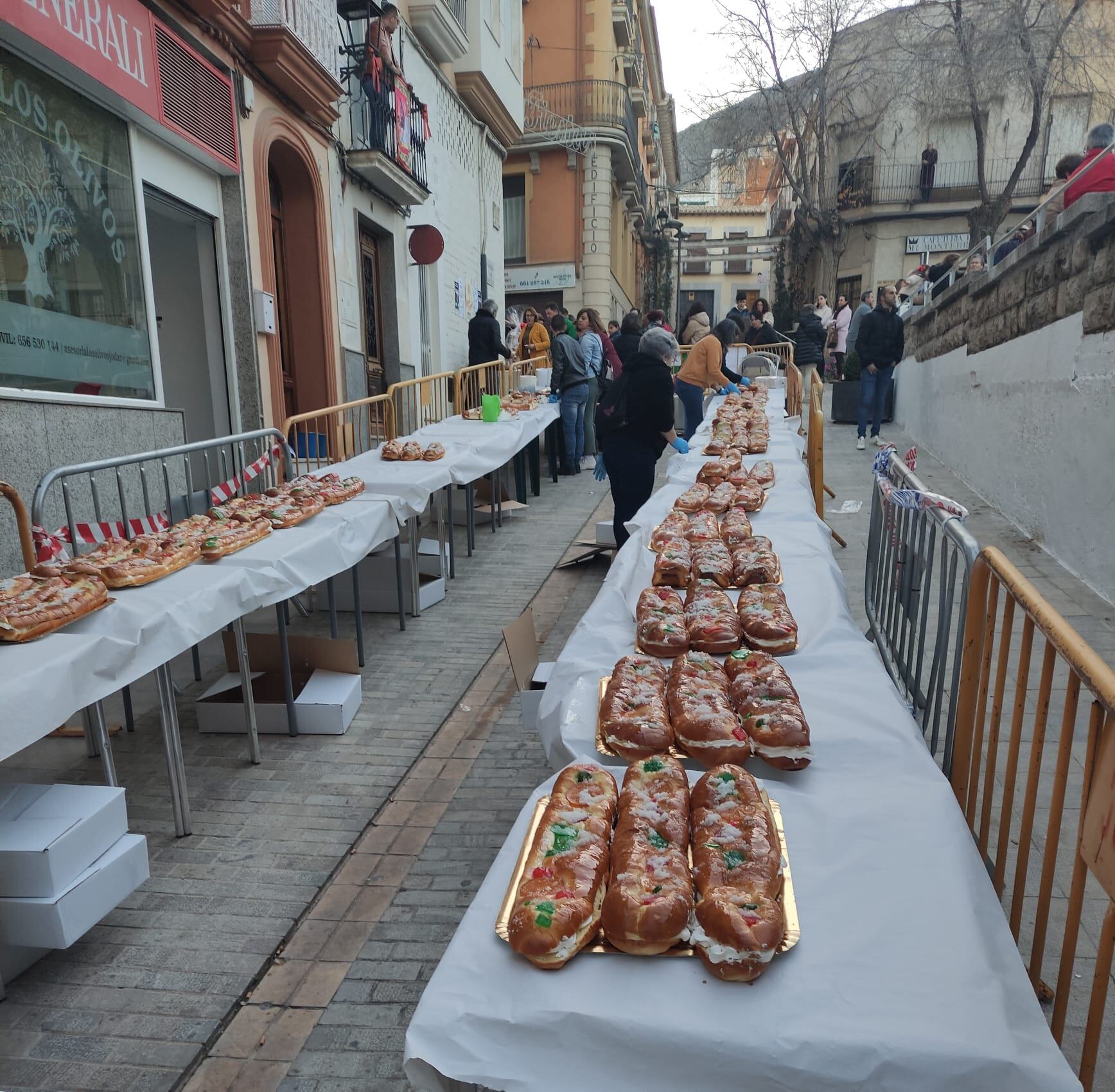 Roscón Gigante instalado en la calle San Fernando