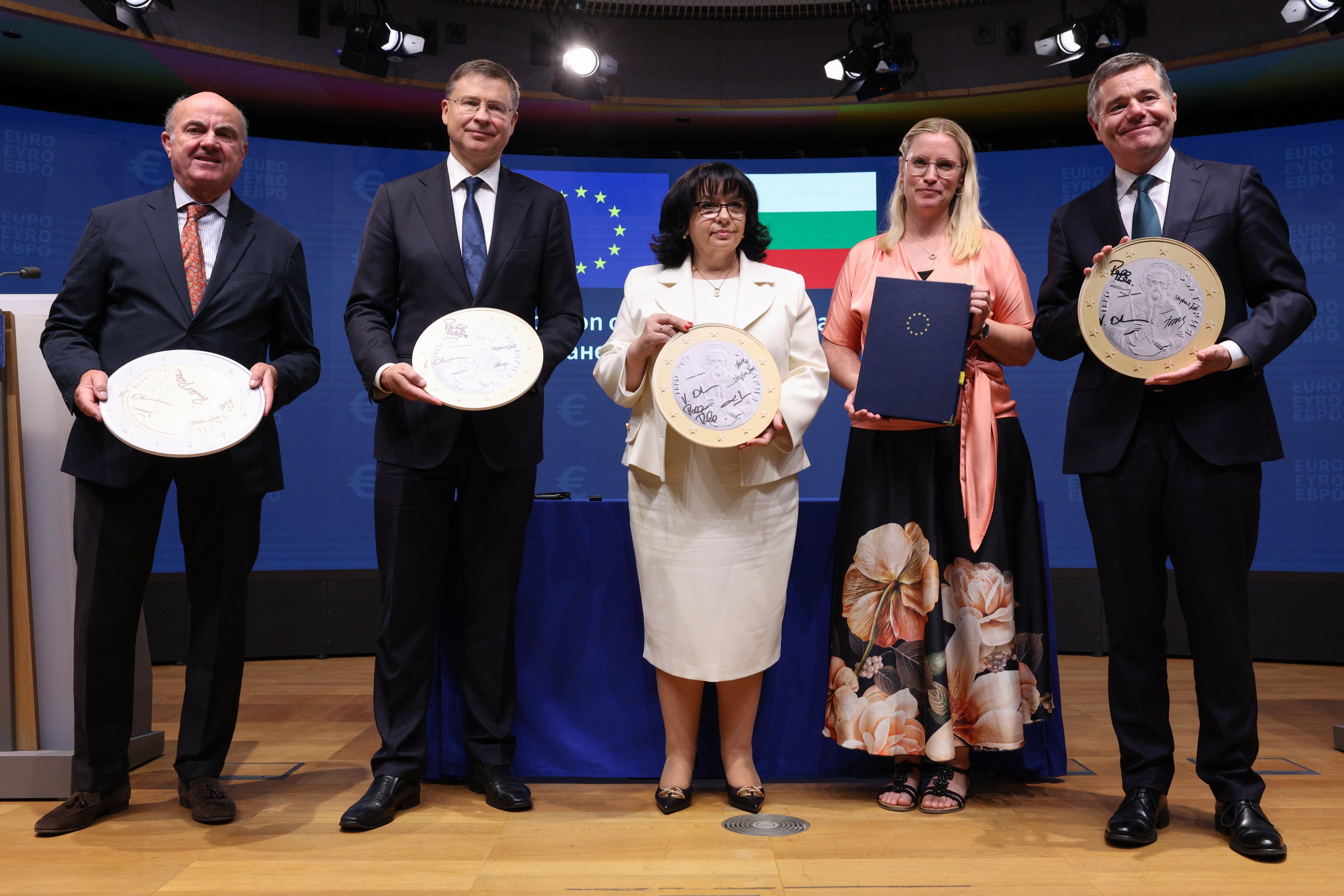 Los ministros de finanzas de la UE votaron por unanimidad la decisión de incorporar a Bulgaria a la eurozona a partir del 1 de enero de 2026. EU Economy & Finance.