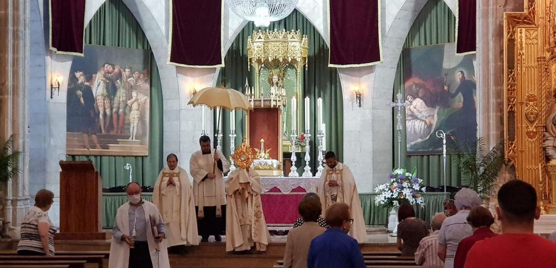 Misa del Corpus Christi donde se anunció la misa funeral por las víctimas del coronavirus 