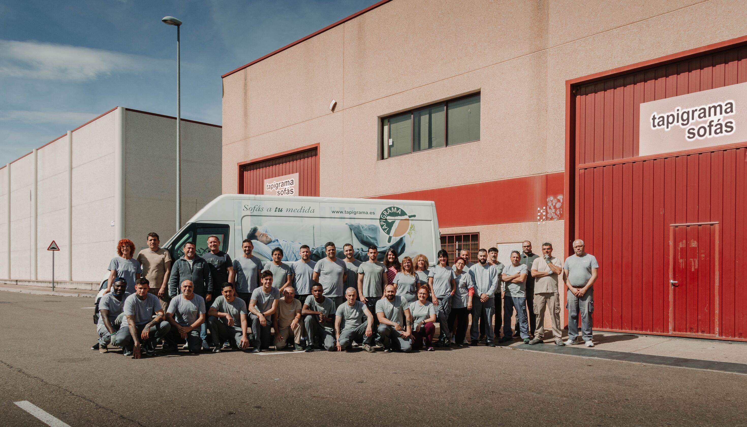 La empresa zaragozana de sofás, Tapigrama, cuenta con 7 tiendas en Zaragoza, 1 en Huesca y 1 en Teruel.