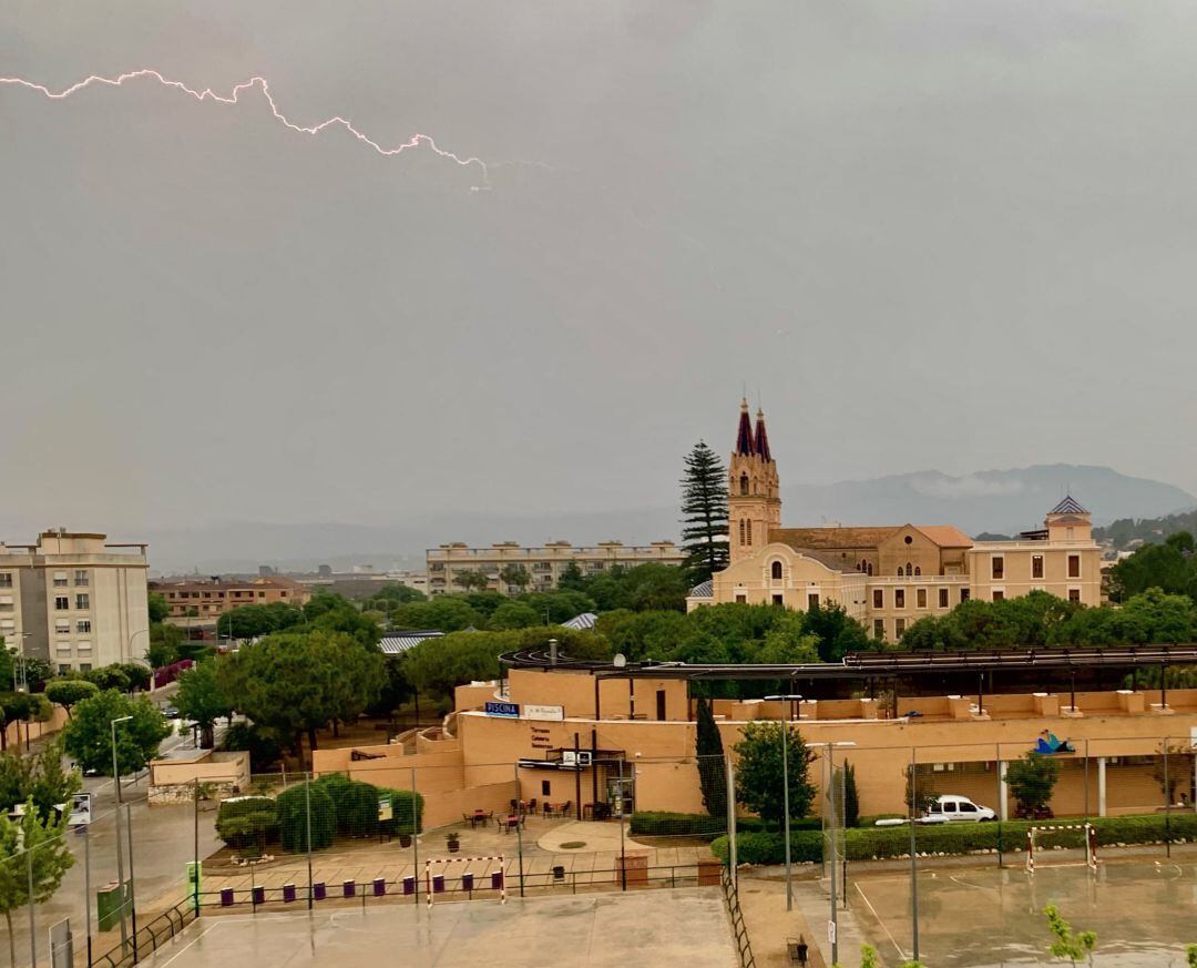 Tormenta con aparato eléctrico en esta jornada en Gandia 