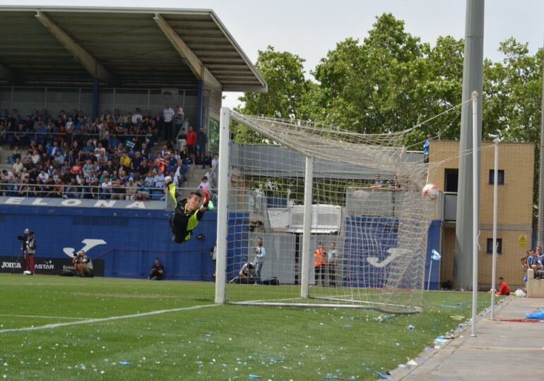 El balón acabó en la red tras un gran disparo de Primo que supuso el segundo tanto del Compos