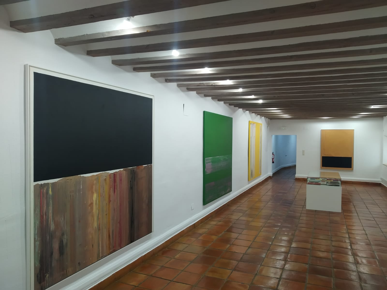 Sala dedicada a la obra plástica de Rafael Canogar en la Fundación Antonio Pérez de Cuenca.