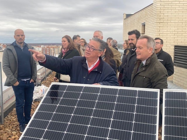 José María Ramírez, alcalde de Almendralejo, y el Consejero de Infraestructuras, Transporte y Vivienda, Manuel Martín Castizo