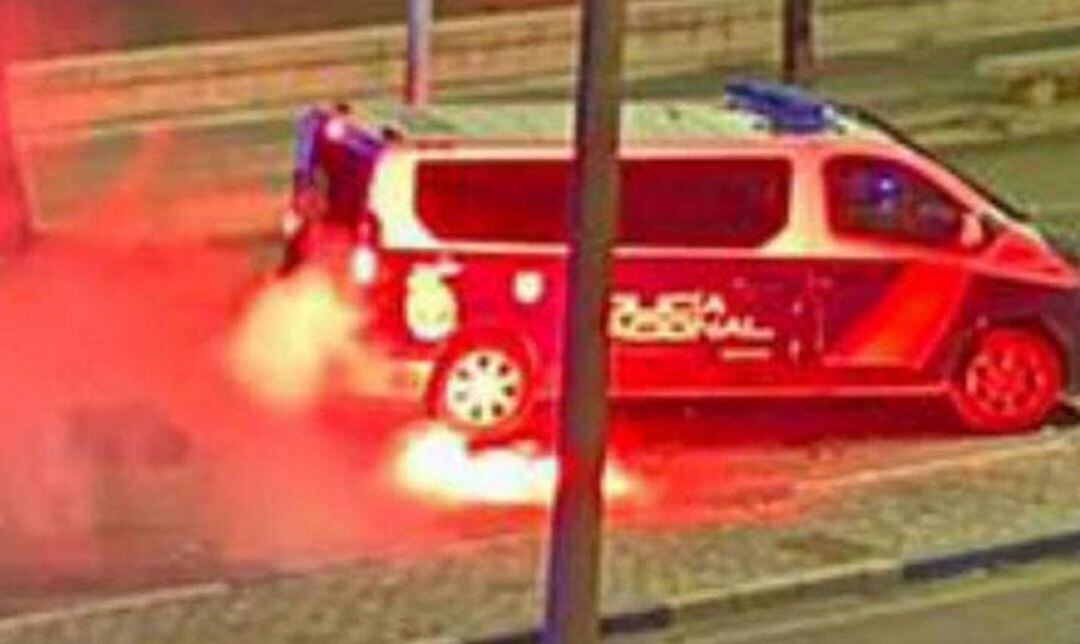 Uno de los furgones atacados esta madrugada.