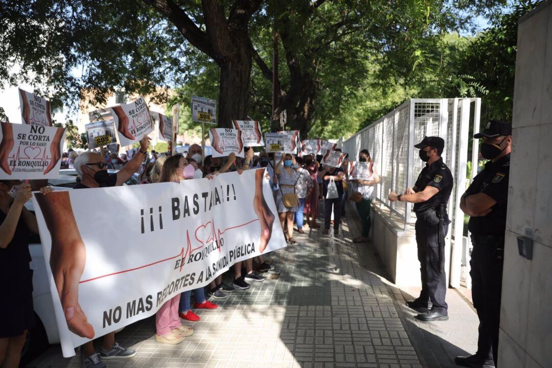 Protesta ante la Consejería de Salud 