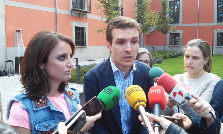 Levy y Casado comparecen ante los medios de comunicación
