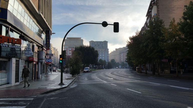 El centro de Santander amanece este martes, día de Todos los Santos, sin niebla y con poco tráfico.