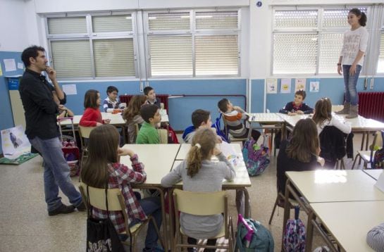 César Bona en una clase.