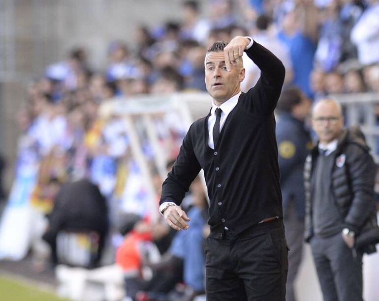 Lluis Carreras dirigiendo al equipo en el estadio de los Pajaritos donde fue expulsado por López Amaya