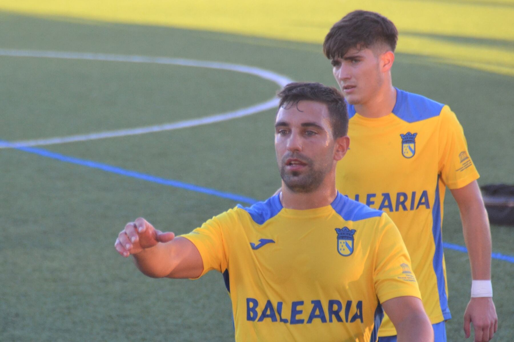 Destefano junto a Santi Palacios, durante el partido.