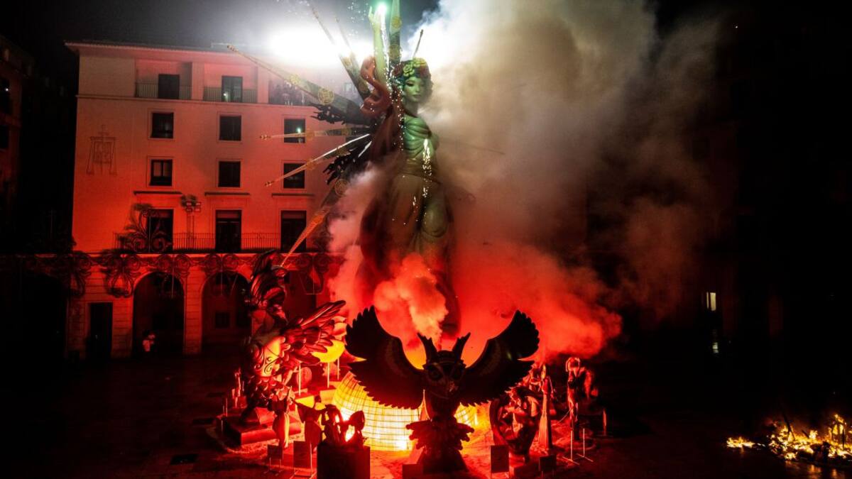 La Columna de Carlos Arcaya: «Replantear la plantà de la Hoguera Oficial»