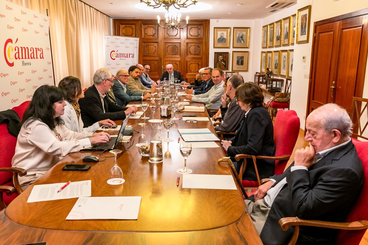 Foro debate ‘Las Fortalezas de la España Plural’ en la Cámara de Huesca.