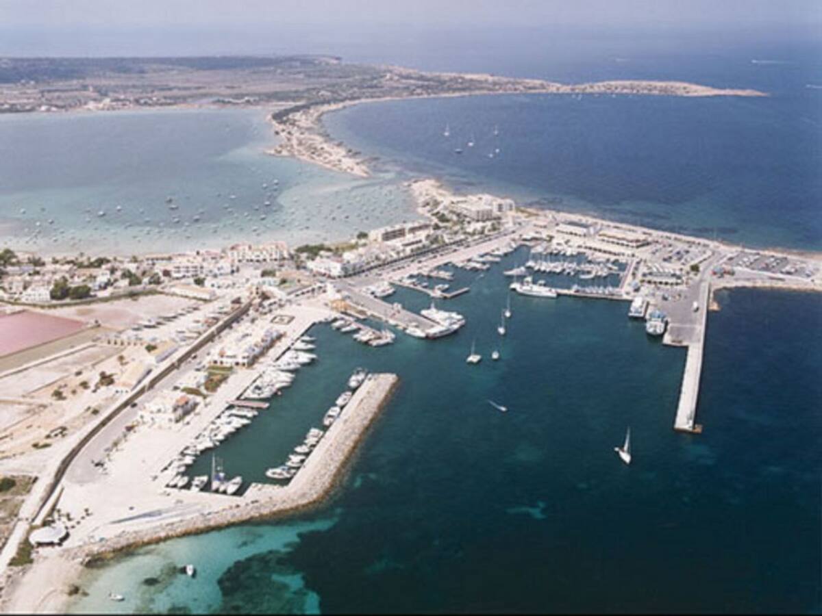 La actividad se modera en los puertos pitiusos