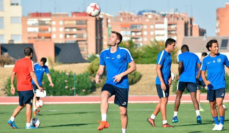 El &#039;Fuenla&#039; continúa con sus entrenamientos de pretemporada a la espera de iniciar la competición oficial.