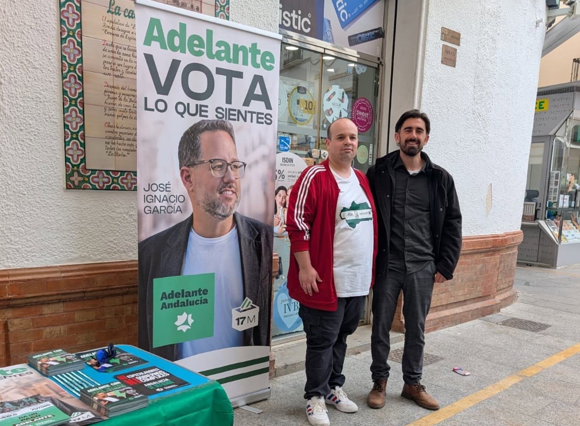 El candidato de Adelante Andalucía por Málaga, Luis Rodrigo, y Antonio Heredia, representante de la Serranía de Ronda en la candidatura de Adelante Andalucía en un acto en Ronda