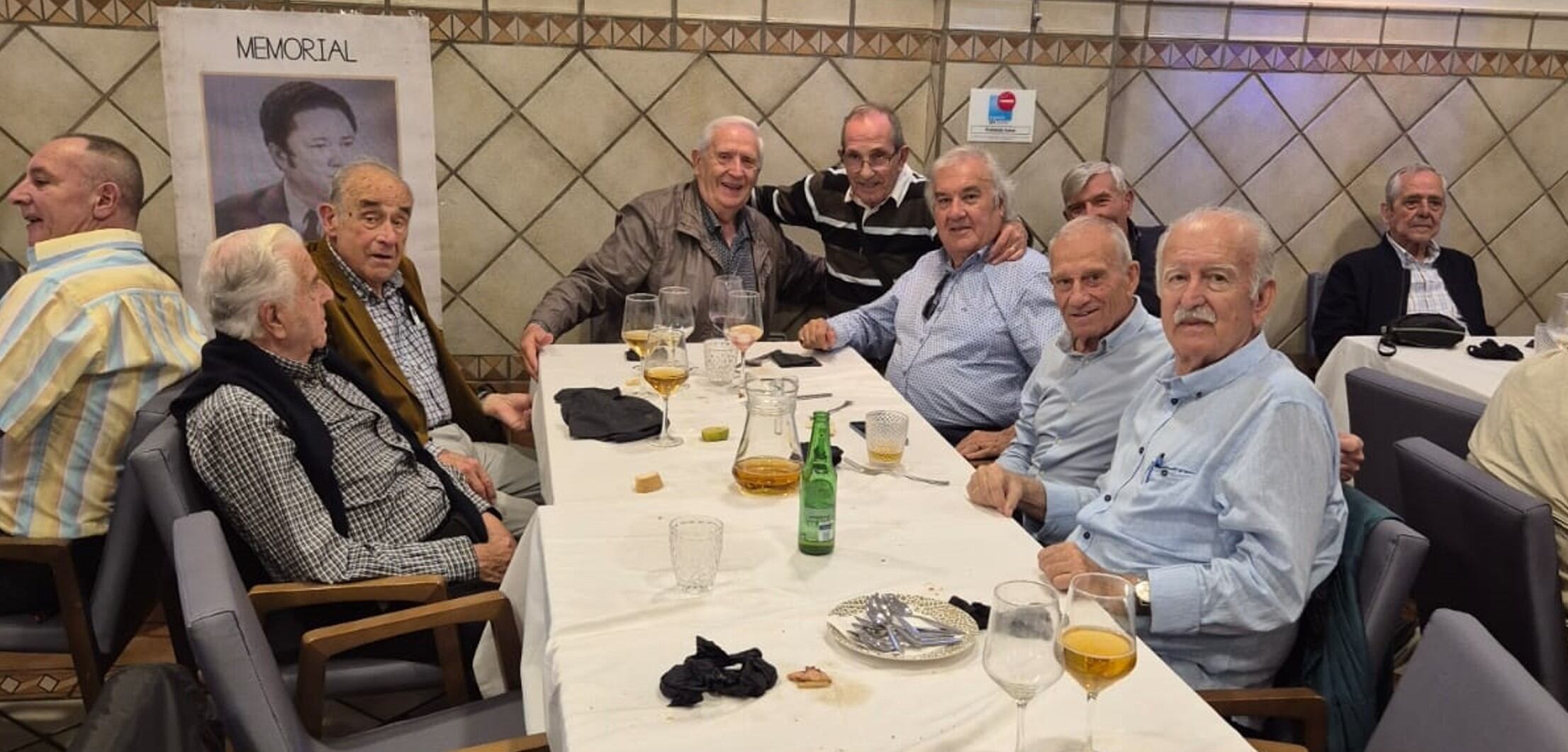 Las Viejas Glorias del Hispania FJ siempre tan unidas.