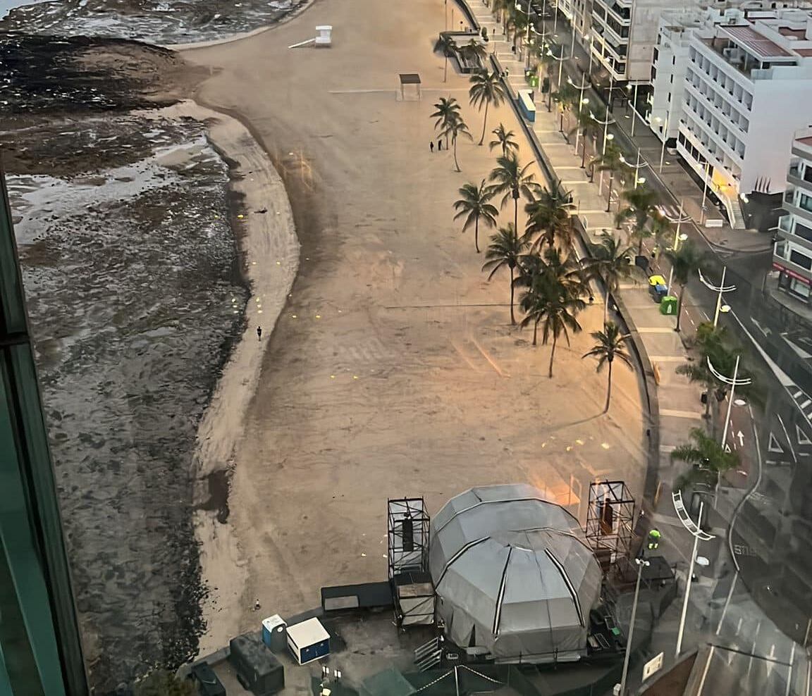 La playa del Reducto en perfectas condiciones tras LOS40 Arrecife Pop.