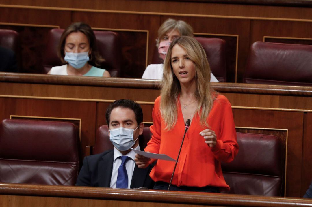 La portavoz del PP, Cayetana Álvarez de Toledo, durante su intervención en la primera sesión de control al Ejecutivo en el Congreso.