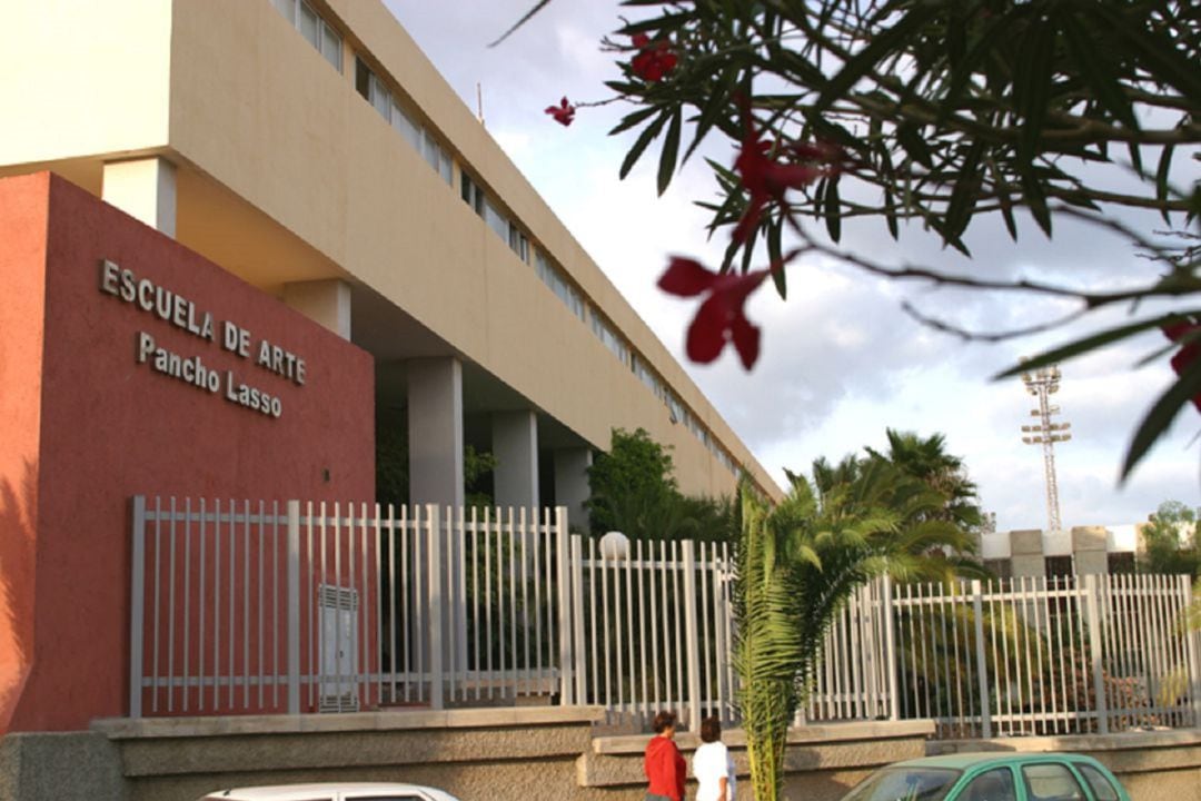 Fachada de la Escuela de Arte Pancho Lasso de Arrecife, Lanzarote. 