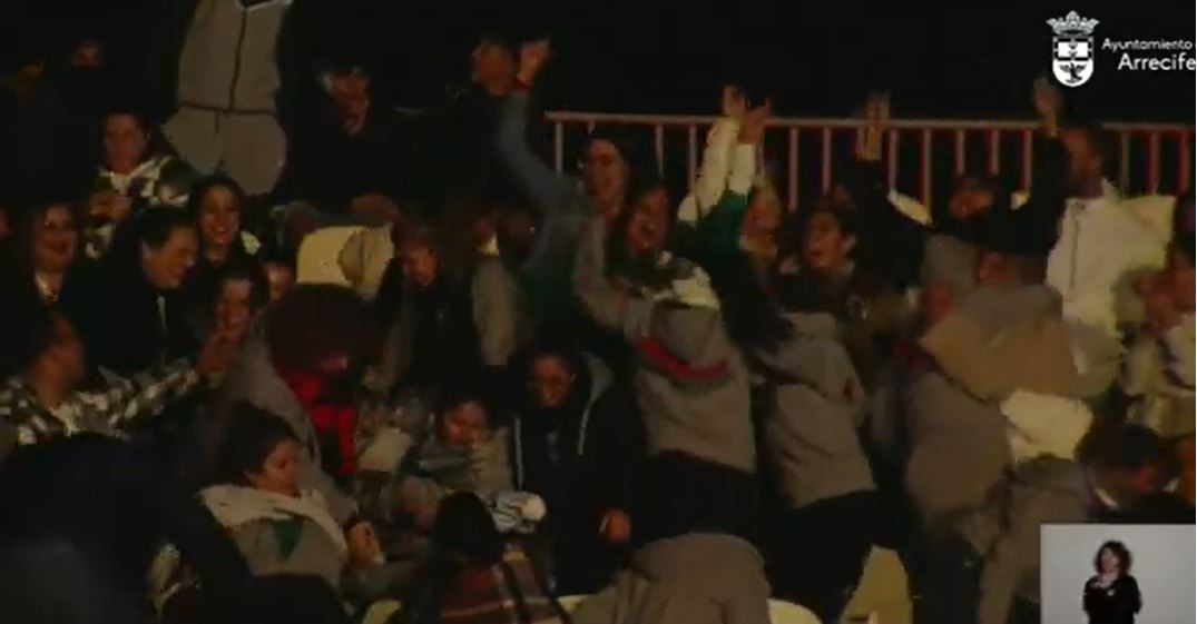 Momento del incidente en la grada del concurso de murgas del carnaval de Arrecife.