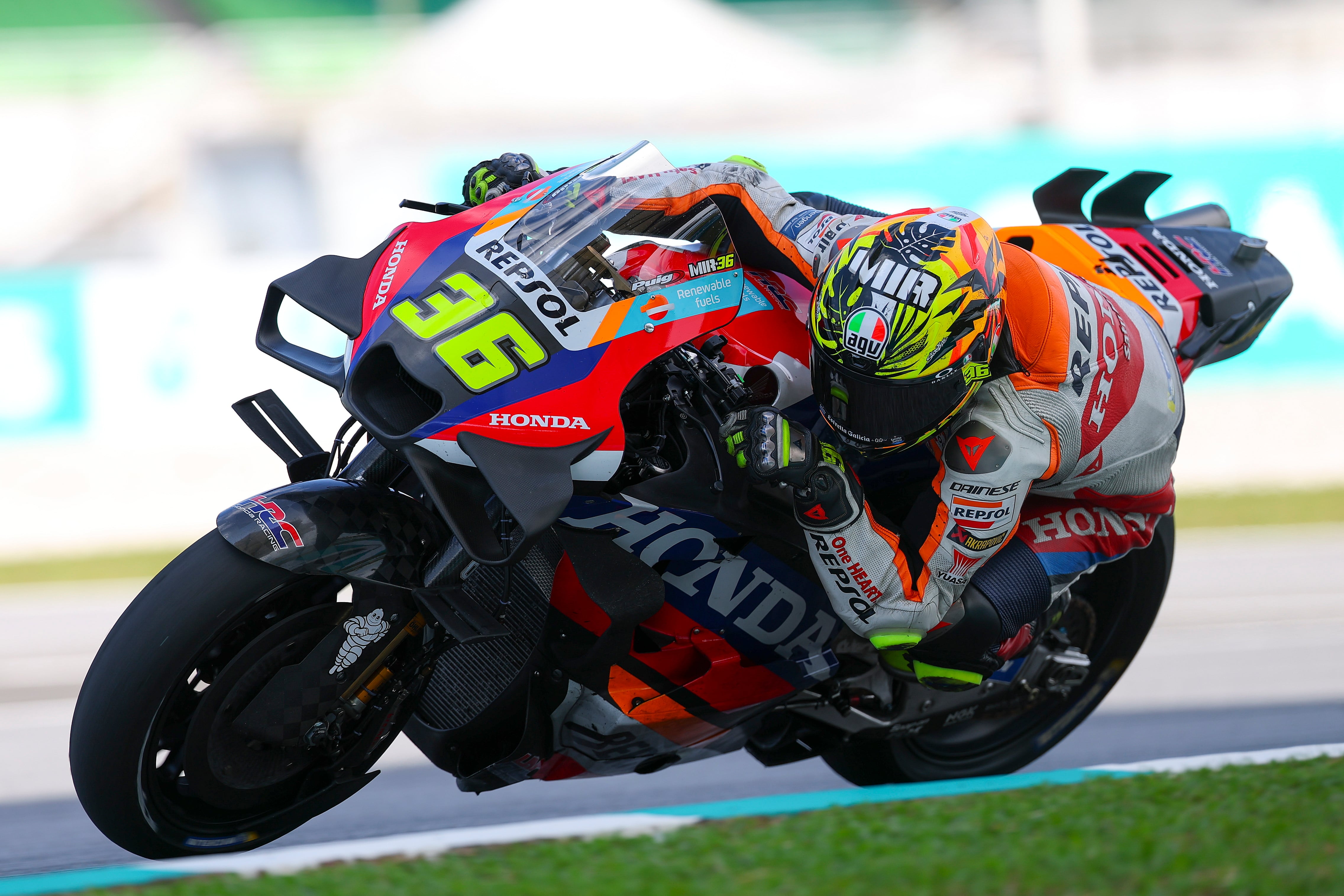 Sepang (Malaysia), 01/11/2024.- Spanish MotoGP rider Joan Mir of Repsol Honda Team in action during the free practice of the Malaysia Motorcycling Grand Prix 2024 at the Petronas Sepang International Circuit, Malaysia, 01 November 2024. (Motociclismo, Ciclismo, Malasia) EFE/EPA/FAZRY ISMAIL
