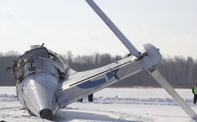 Los servicios de emergencia investigan las causas del accidente aéreo en Siberia